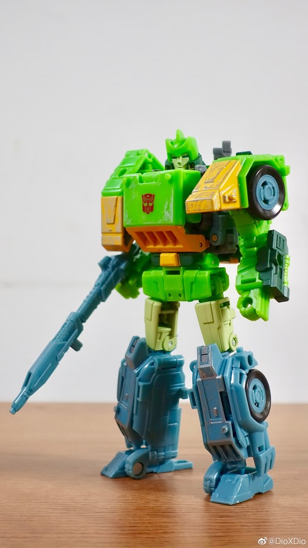 Transformers Siege Springer Wave 3 Voyager In Hand Pictures  (3 of 9)